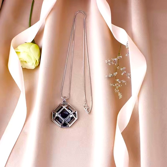 Jewelry - NWOT Simple Fashion Square Hollow Sweater Chain Necklace